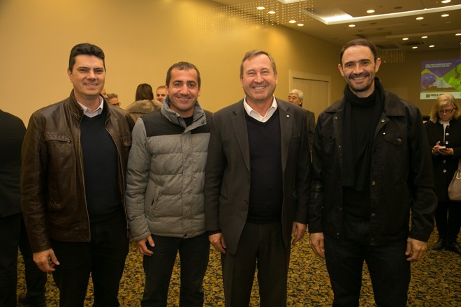 Renato Barros, Mauricio Bassani, Joel Krüger, Claudemir Prattes - todos do Crea-PR | Foto: Roberto Gilliard /Crea-PR