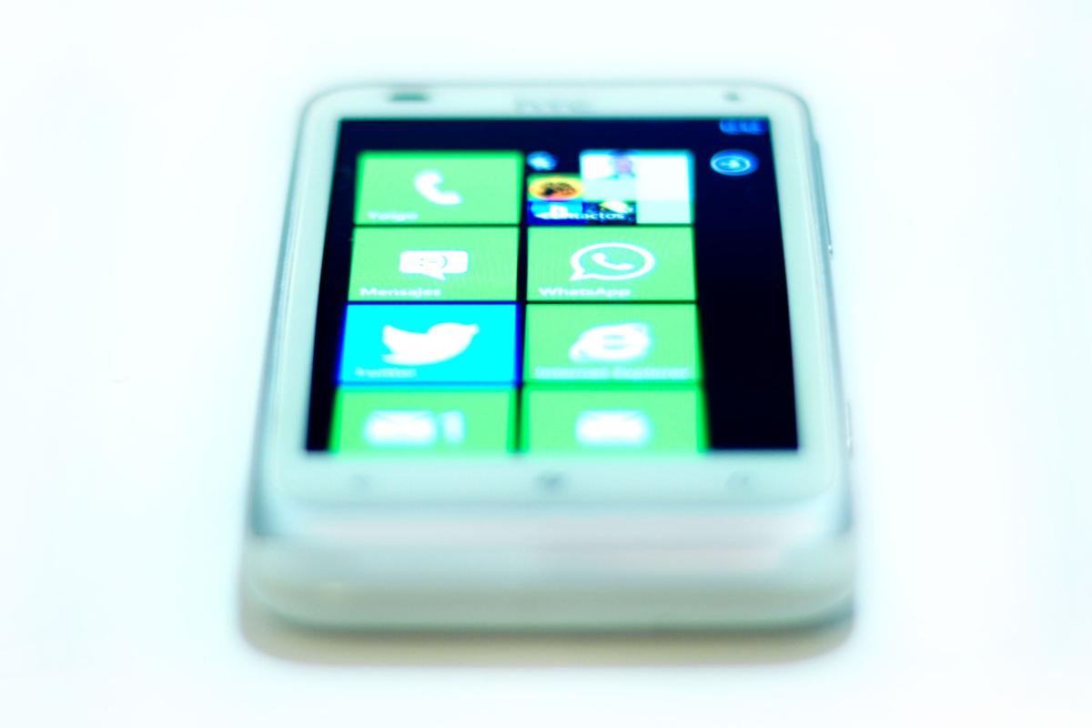 HTC Radar, com Windows Phone 7, é um dos celulares que ficarão sem WhatsApp | LuisFlickr