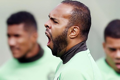 Multa de R$ 200 mil tira Alecsandro de partida do Coritiba contra o Palmeiras | Albari Rosa/gazeta do povo