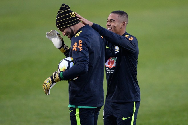 Weverton e Gabriel Jesus durante treino em Melbourne. | Pedro Martins/ MoWa Press/