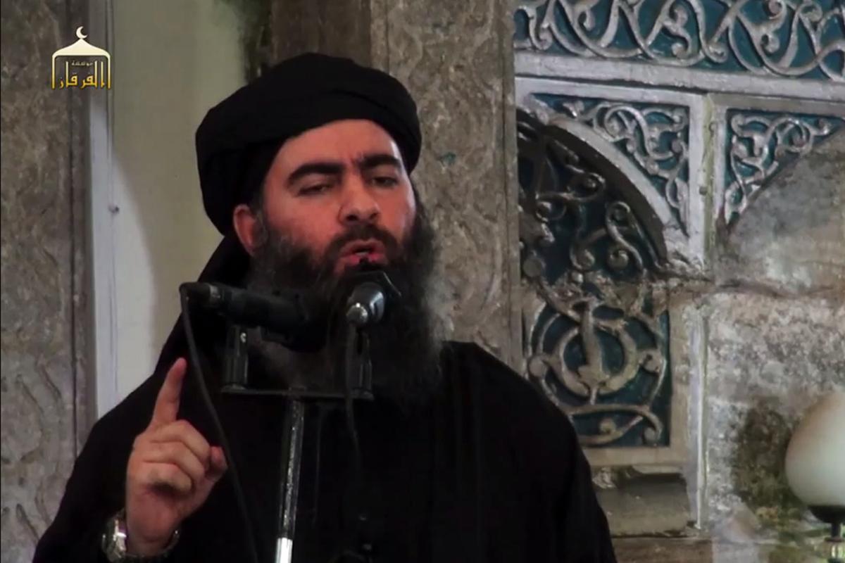 Líder do Estado Islâmico Abu Bakr al-Baghdadi falando em vídeo de propaganda em 2014 | -AFP