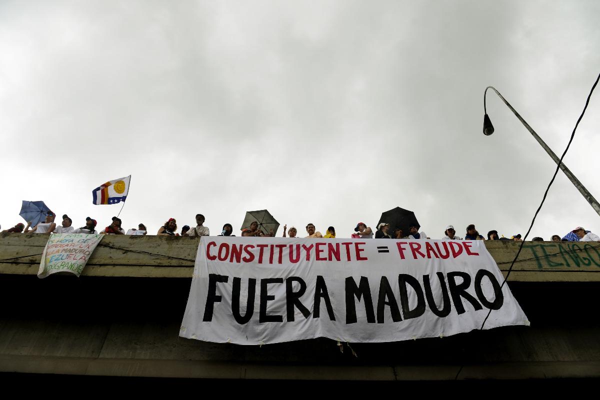 Protesto de ativistas de oposição contra maduro “Constituinte = Fraude, Fora Maduro” | FEDERICO PARRAAFP