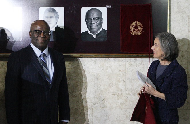 Cármen Lúcia inaugurou o retrato de Joaquim Barbosa na galeria de ex-presidentes do Supremo Tribunal Federal. | Nelson Jr/STF