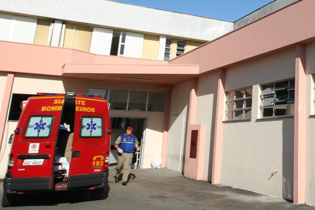 Alguns feridos foram encaminhados pelo Siate para o Hospital do Trabalhador | Marcelo Elias /Agencia de Noticias Gazeta do Povo