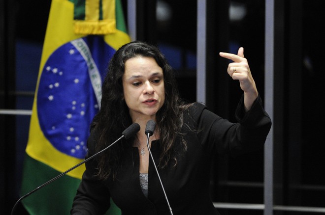 Janaína Paschoal cobra coerência de quem apoiou o impeachment de Dilma agora no julgamento da chapa no TSE. | Edilson Rodrigues/Agência Senado