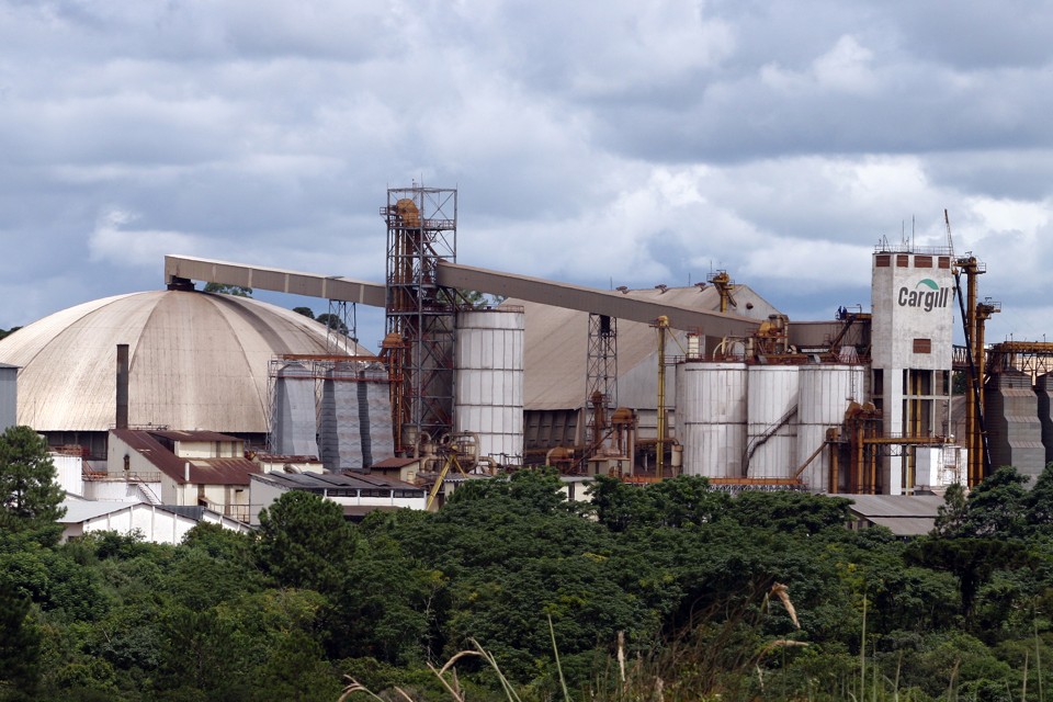 Unidade da Cargill em Ponta Grossa: empresa irá oferecer apoio financeiro e de gestão a projetos em cidades  localizadas até 150 km dos escritórios da companhia. | Henry Milléo/Gazeta do Povo