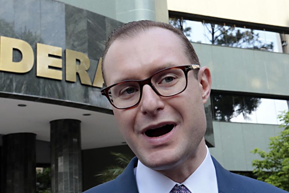 Defesa de Lula acusa Moro de novo grampo para intimidar advogados O advogado Cristiano Zanin Martins acusou Moro de agir “como inimigo da verdade” e denunciou uma suposta “tentativa de intimidar os advogados de Lula”. | Albari Rosa/Gazeta do Povo