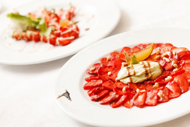 Carpaccio de frutas, a exemplo da foto acima, é uma das exigências do edital da prefeitura de Curitiba. | Bigstock/