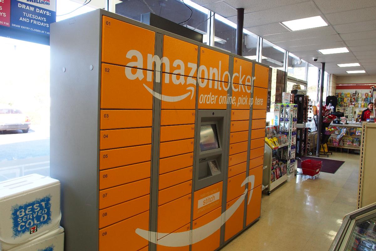 Armário de distribuição da Amazon | othreeFlickr