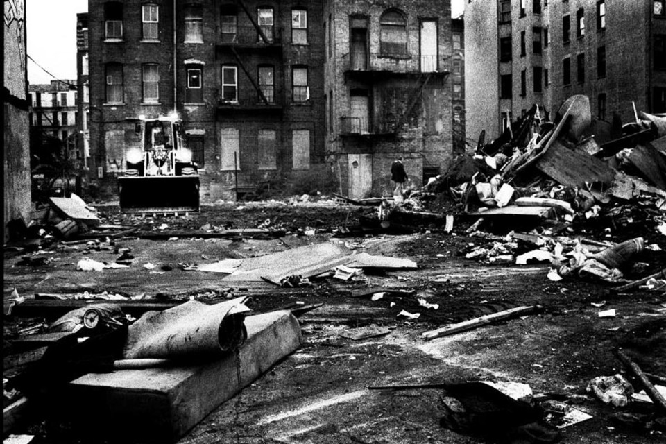 O Tompkins Park, localizado na Alphabet City, na década de 80: refúgio das drogas e traficantes | Reprodução