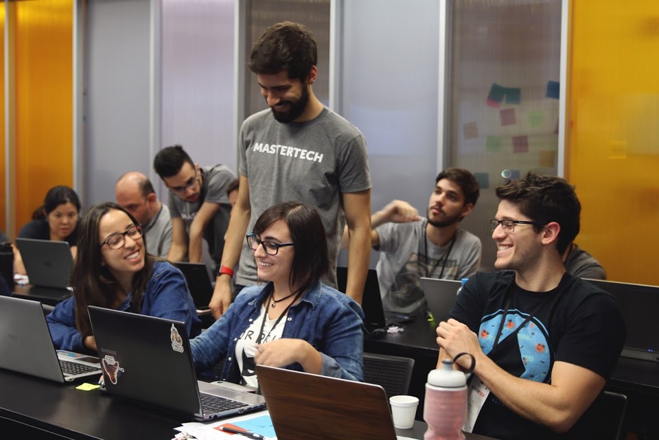 O curso presencial de oito semanas da Mastertech é realizado em São Paulo. A empresa também está testando o formato de um fim de semana na capital paulista e também em Belo Horizonte e Rio de Janeiro, além de outras iniciativas on-line. | Mastertech/Divulgação