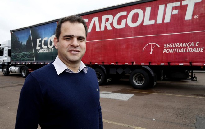 O tecnólogo em logística José Vinícius de Oliveira foi recontratado pela Cargolift depois de deixar a empresa. A companhia possui uma política consolidada de contratação de ex-funcionários. | Pedro Serapio/