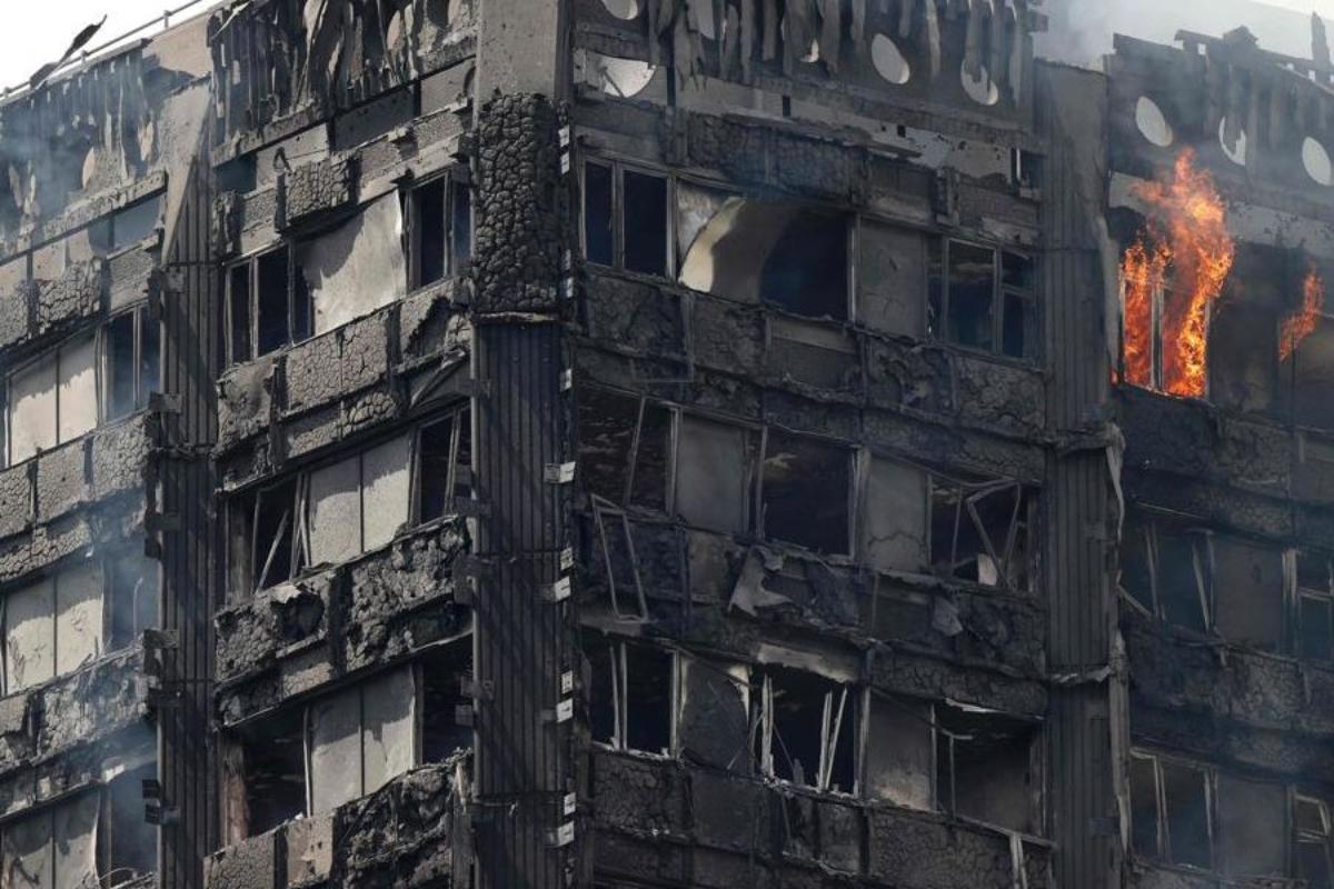 Fogo consome prédio em Londres | Adrian DennisAFP