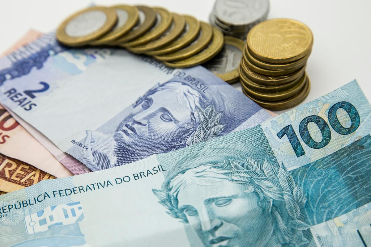 As contas em atraso por mais de três meses, que caracterizam a inadimplência, atinge hoje um contingente de 61 milhões de brasileiros. | Marcelo AndradeGazeta do Povo