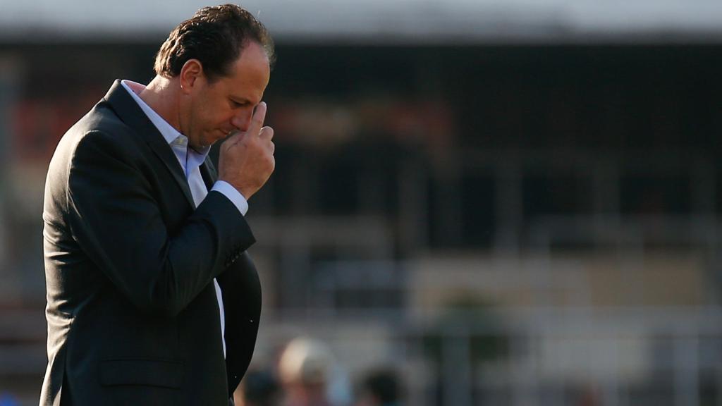 A demissão de Rogério Ceni mostra que antes de se tornar um mito em uma nova atividade, é preciso investir em aperfeiçoamentos e subir um degrau de cada vez. | Marcelo Zambrana/Estadão Conteúdo