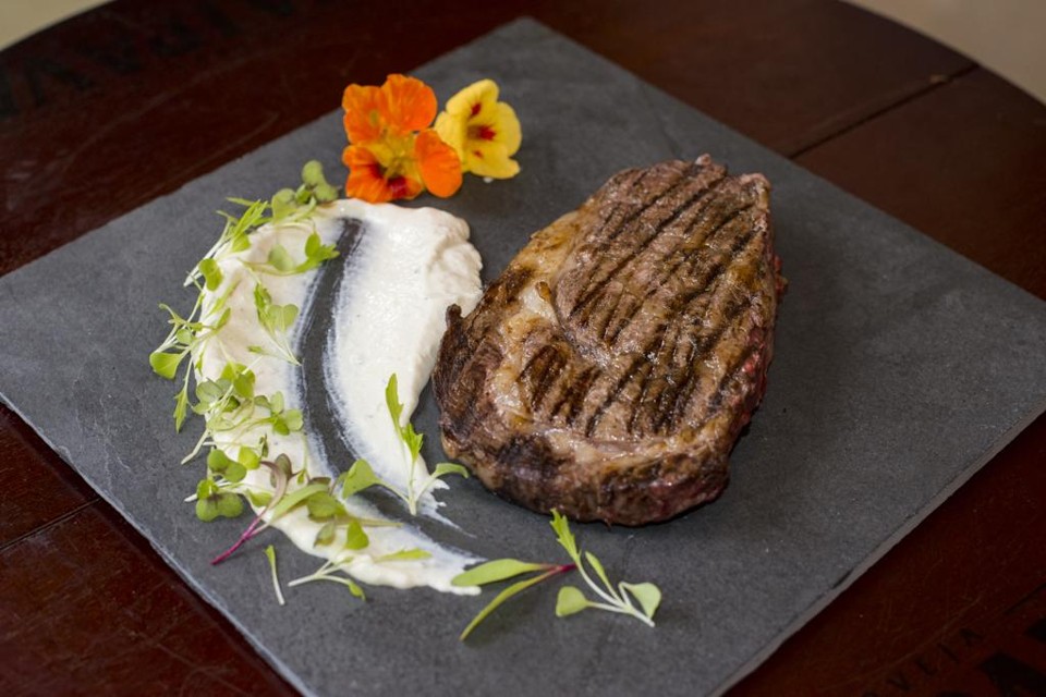 Kobe beef  australiano servido em restaurante de Curitiba | Henry Milléo/Gazeta do Povo