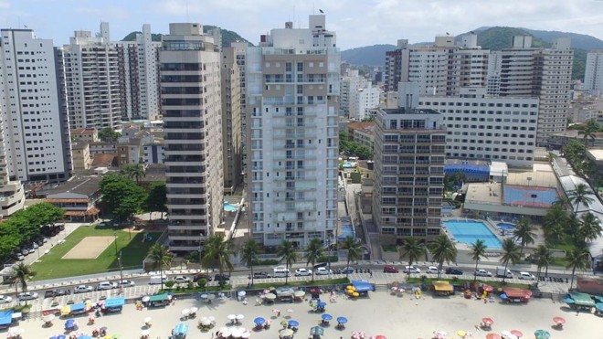 Condomínio Solaris (ao centro), no Guarujá, onde fica o tríplex que supostamente pertence a Lula. | Márcio Fernandes/Estadão Conteúdo