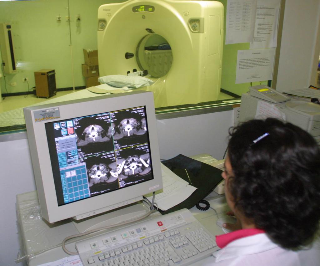 Atividades que envolvem radiação, como a radioterapia, são consideradas insalubres | Paula Martins/Arquivo / Gazeta do Povo