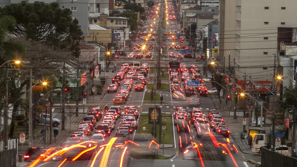 A maior parte das multas de Curitiba ainda são registradas por radares | Marcelo Andrade/Gazeta do Povo