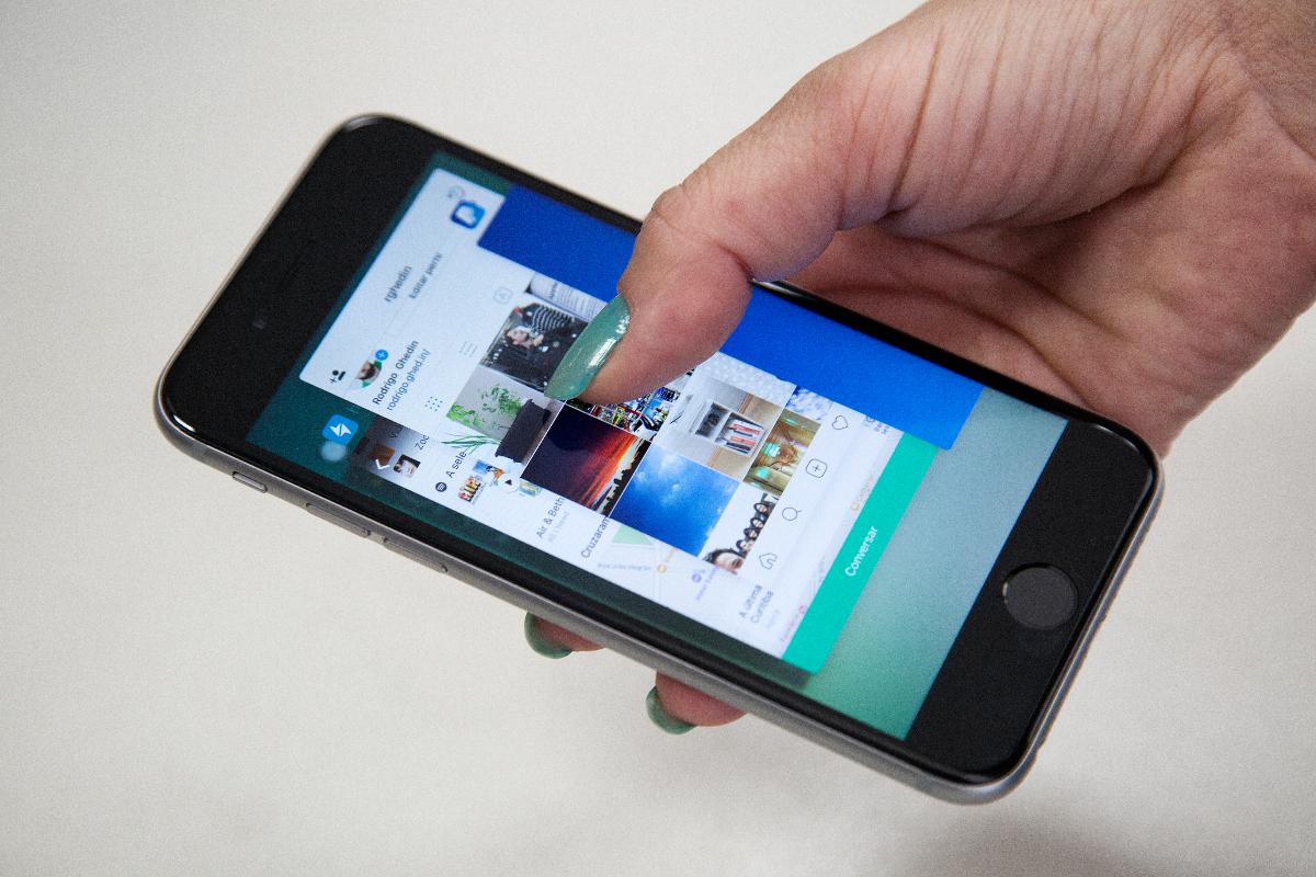 Isto não ajuda a economizar bateria | Alexandre MazzoGazeta do Povo