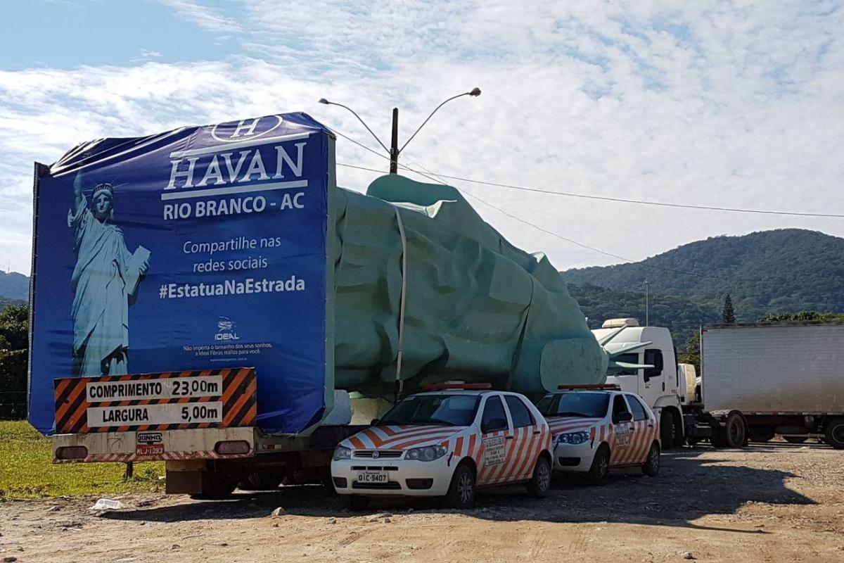 Estátua da Havan sendo transportada para Rio Branco, no Acre | HavanLinkedIn