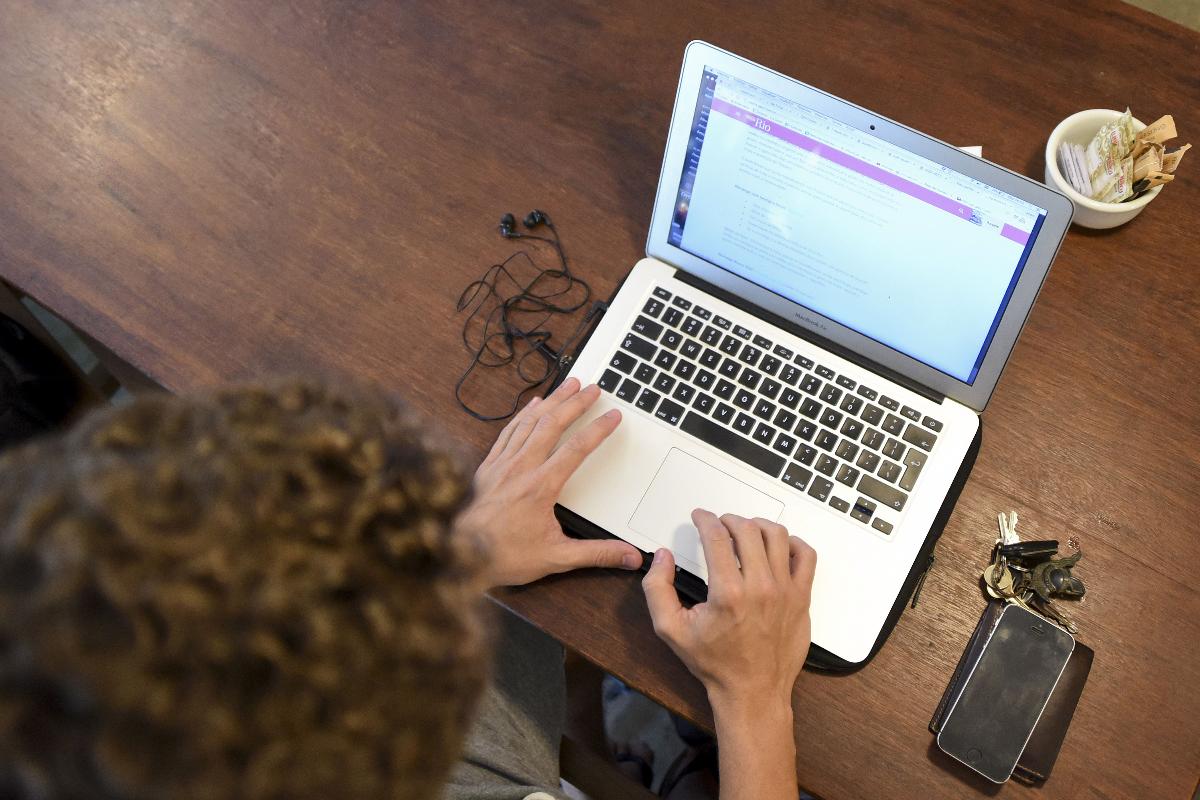 Plataformas de idiomas online, como o Duolingo, têm se tornado populares | Pillar PedreirasAgência Senado