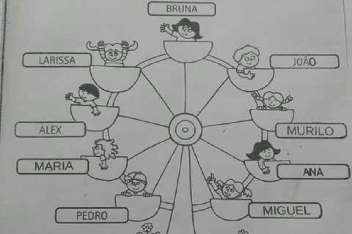 Enunciado da tarefa pedia que criança colorisse nomes com letra M. | Reprodução/ Facebook