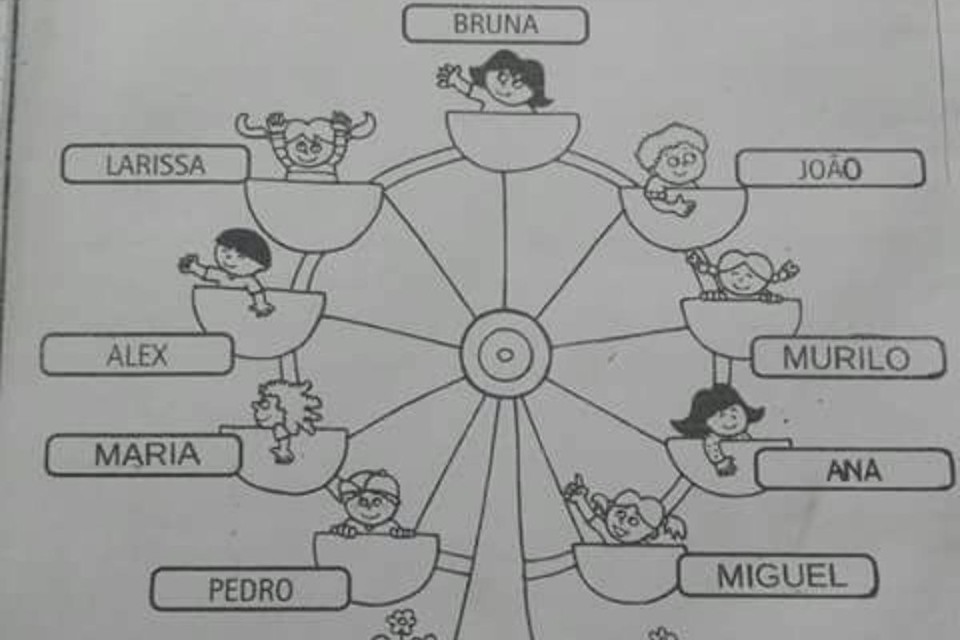 Enunciado da tarefa pedia que criança colorisse nomes com letra M. | Reprodução/ Facebook