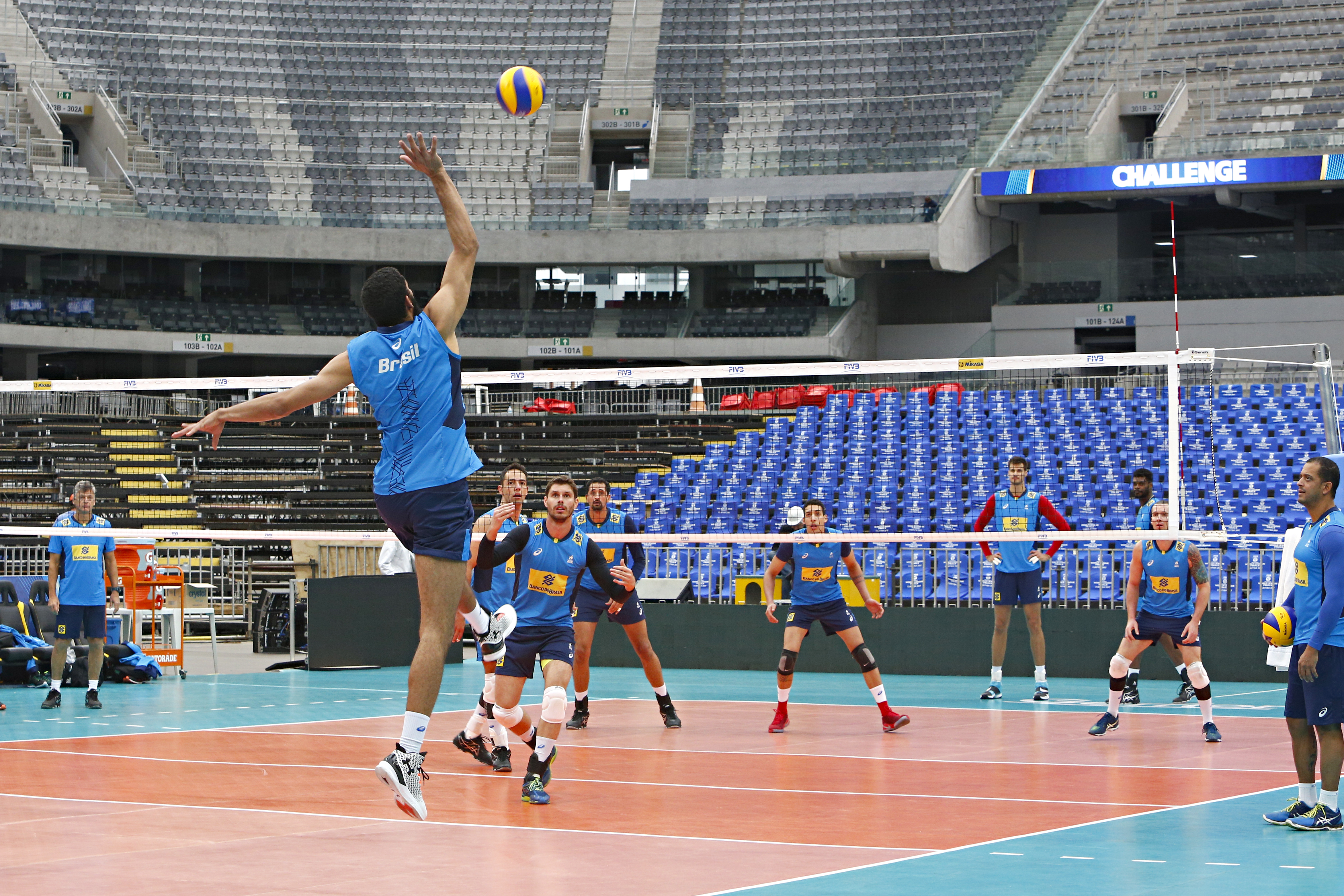 Treino da seleção brasileira de vôlei na Arena da Baixada. | Aniele Nascimento/Gazeta do Povo