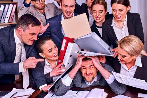 As 8 coisas que você nunca deve fazer no trabalho |