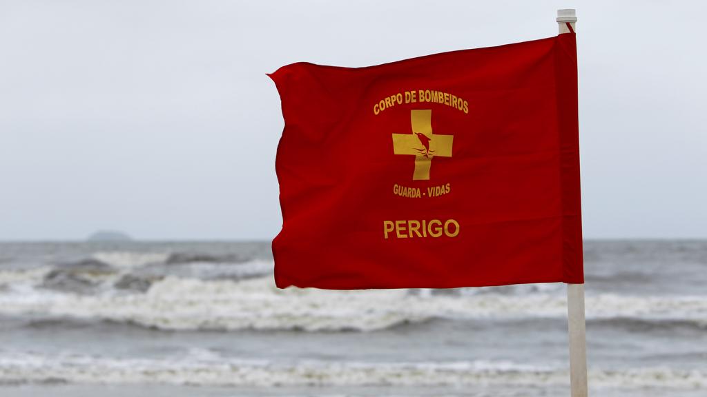 Mar deve ficar agitado nesta segunda-feira no litoral do Paraná. | Antônio More/Gazeta do Povo