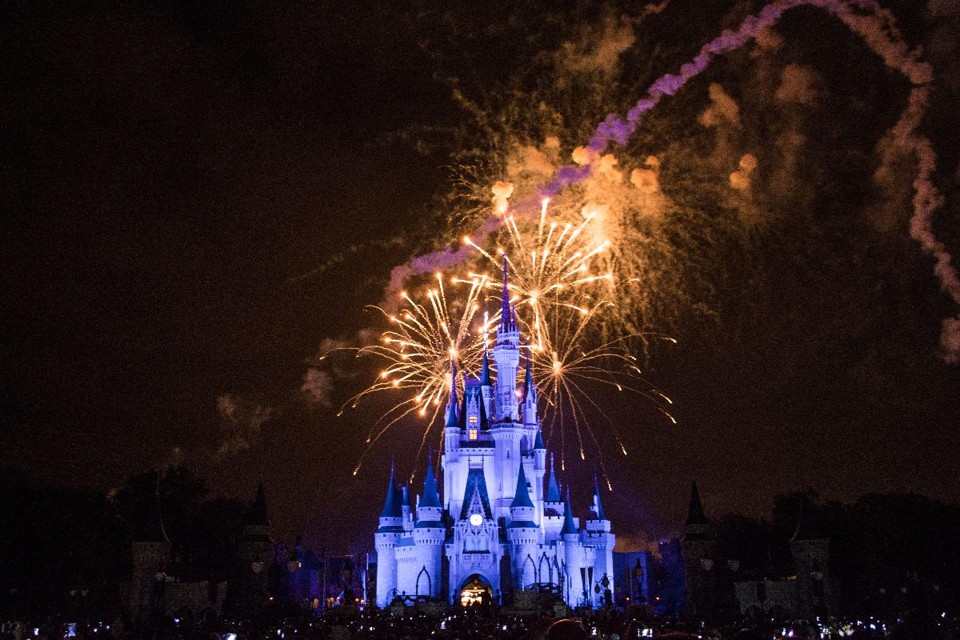 A Disney está entre as empresas com oportunidades para trabalhadores estrangeiros temporários. | Bigstock
