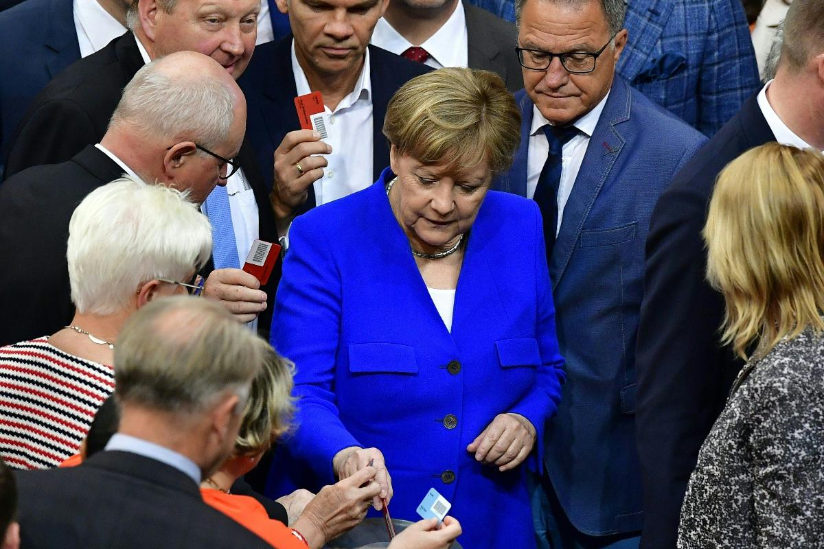Filha de um pastor protestante, Merkel se alinhou com a direita do seu partido nessa questão | TOBIAS SCHWARZ/AFP