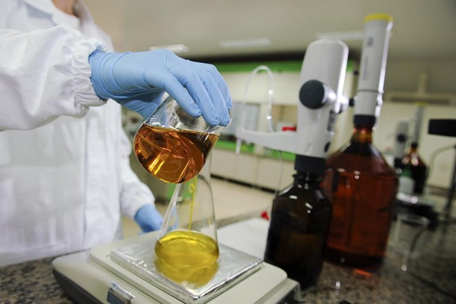 Para virar biodiesel, a gordura vegetal ou animal deve passar por um processo químico chamado transesterificação | Arquivo/Gazeta do Povo