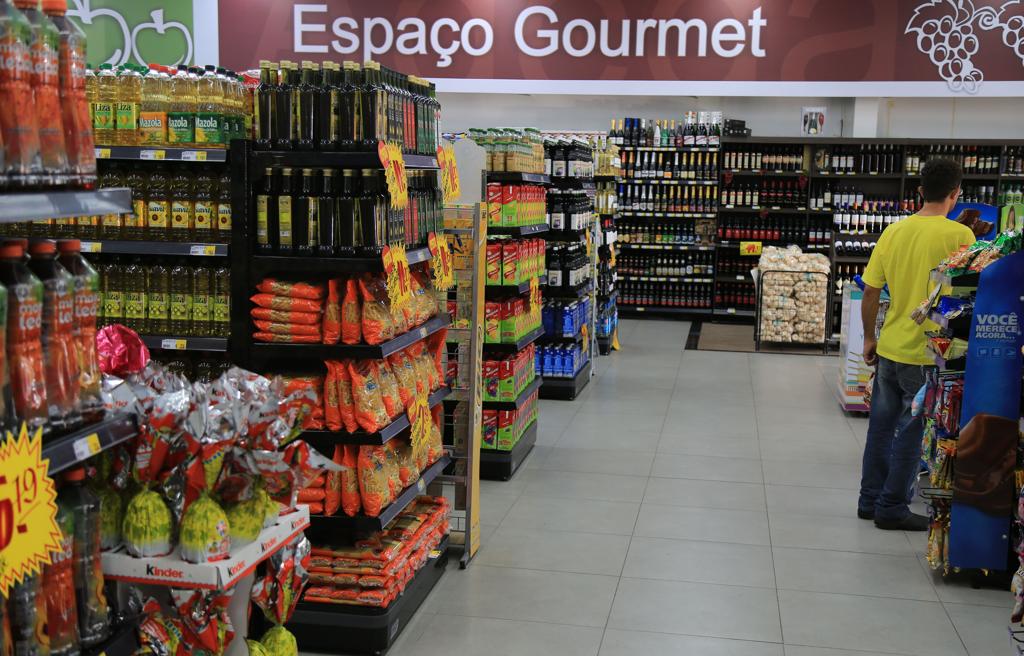 Muitas das informações sobre alimentos que chegam ao supermercado merecem ser revistas | Ivonaldo Alexandre/Gazeta do Povo