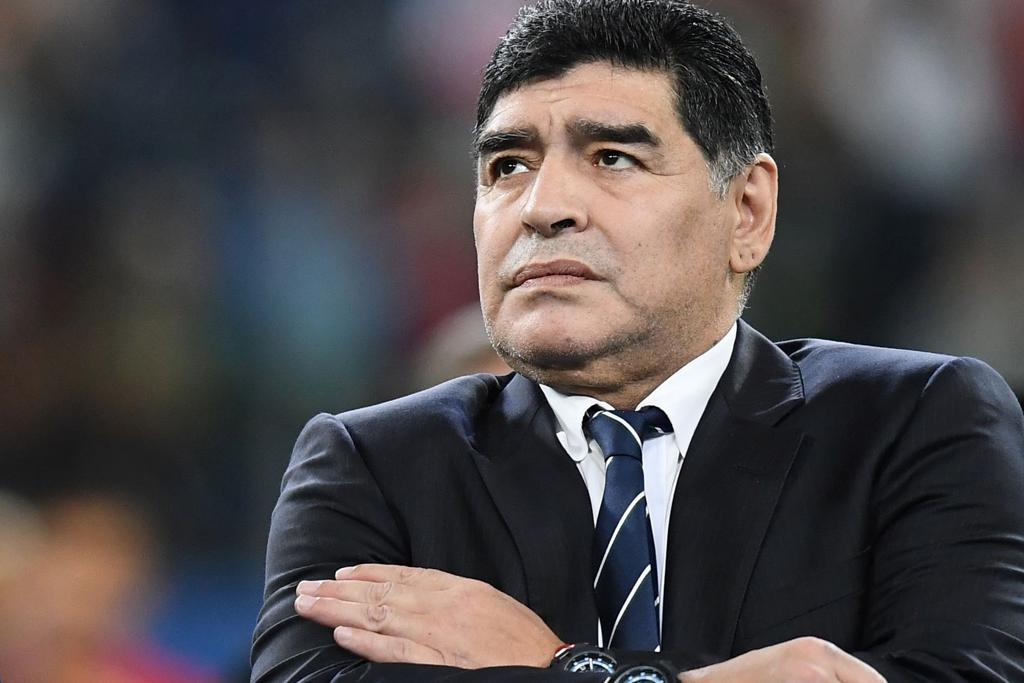 Maradona foi convidado pela Fifa para a final da Copa das Confederações, na Rússia. | FRANCK FIFE/AFP