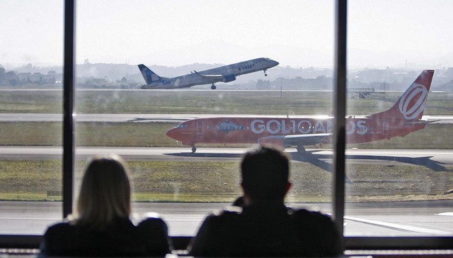 Um número cada vez maior de brasileiros acredita que o aeroporto é a saída para os problemas do país. | Jonathan Campos/Gazeta do Povo