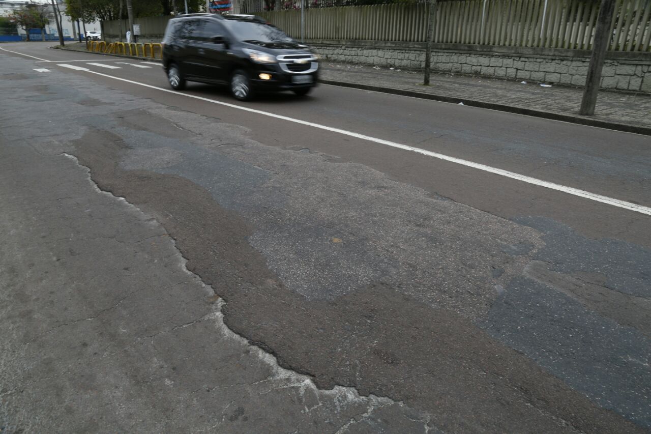 Pavimentação das ruas é uma das principais promessas de campanha feita pelo atual prefeito Rafael Greca. | Aniele Nascimento/Gazeta do Povo