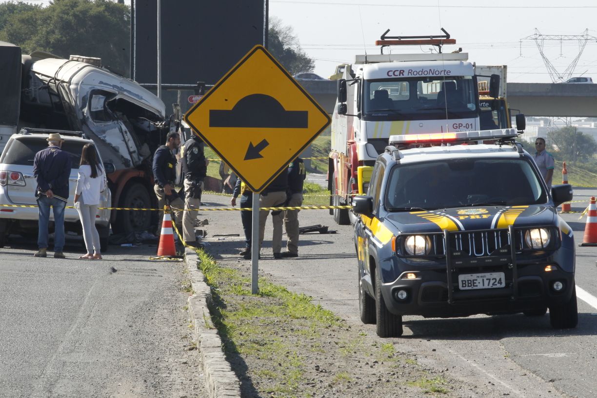 Acidente foi causado por um cachorro na pista. | Lineu Filho/Tribuna do Paraná