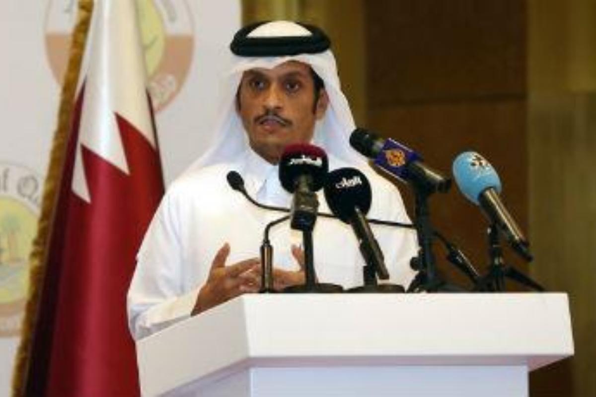 Minisitro das relações exteriores do Catar, Sheikh Mohammed bin Abdulrahman Al-Thani, discursando em conferência nesta terça-feira (4), em Doha | KARIM JAAFARAFP