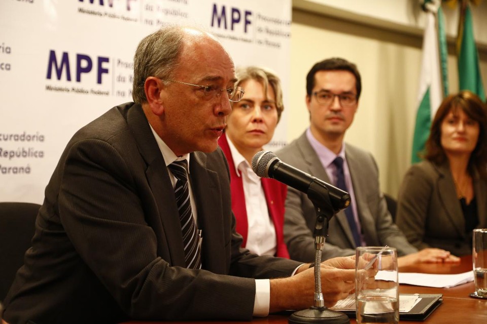 Na foto, Pedro Pullen Parente, presidente da Petrobras, um dos eleitos da Forbes, durante a devolução pela Lava Jato de mais de R$ 200 milhões desviados da estatal por corrupção.  | Henry MilleoGazeta do Povo