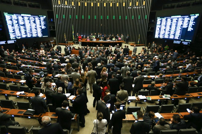 Plenário da Câmara: líderes seguem numa direção e bancadas (ou ao menos parte delas) em outra. | Fabio Rodrigues Pozzebom/Agência Brasil