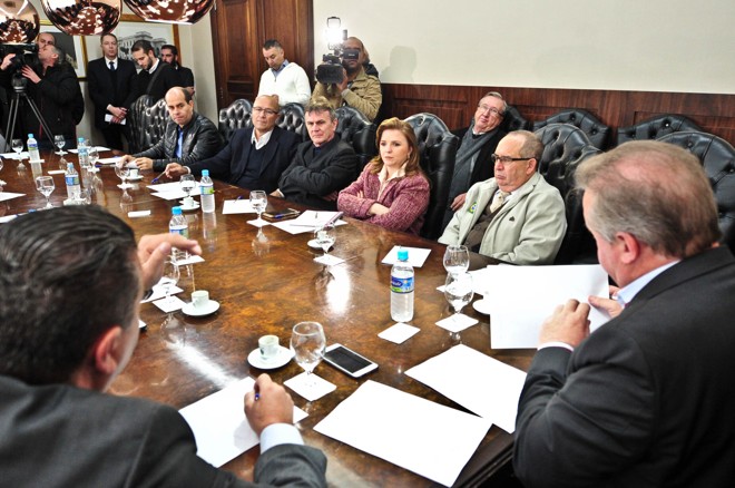 Parlamentares se reuniram com representantes do TRE-PR nesta segunda na Assembleia Legislativa. | Pedro de Oliveira/Alep