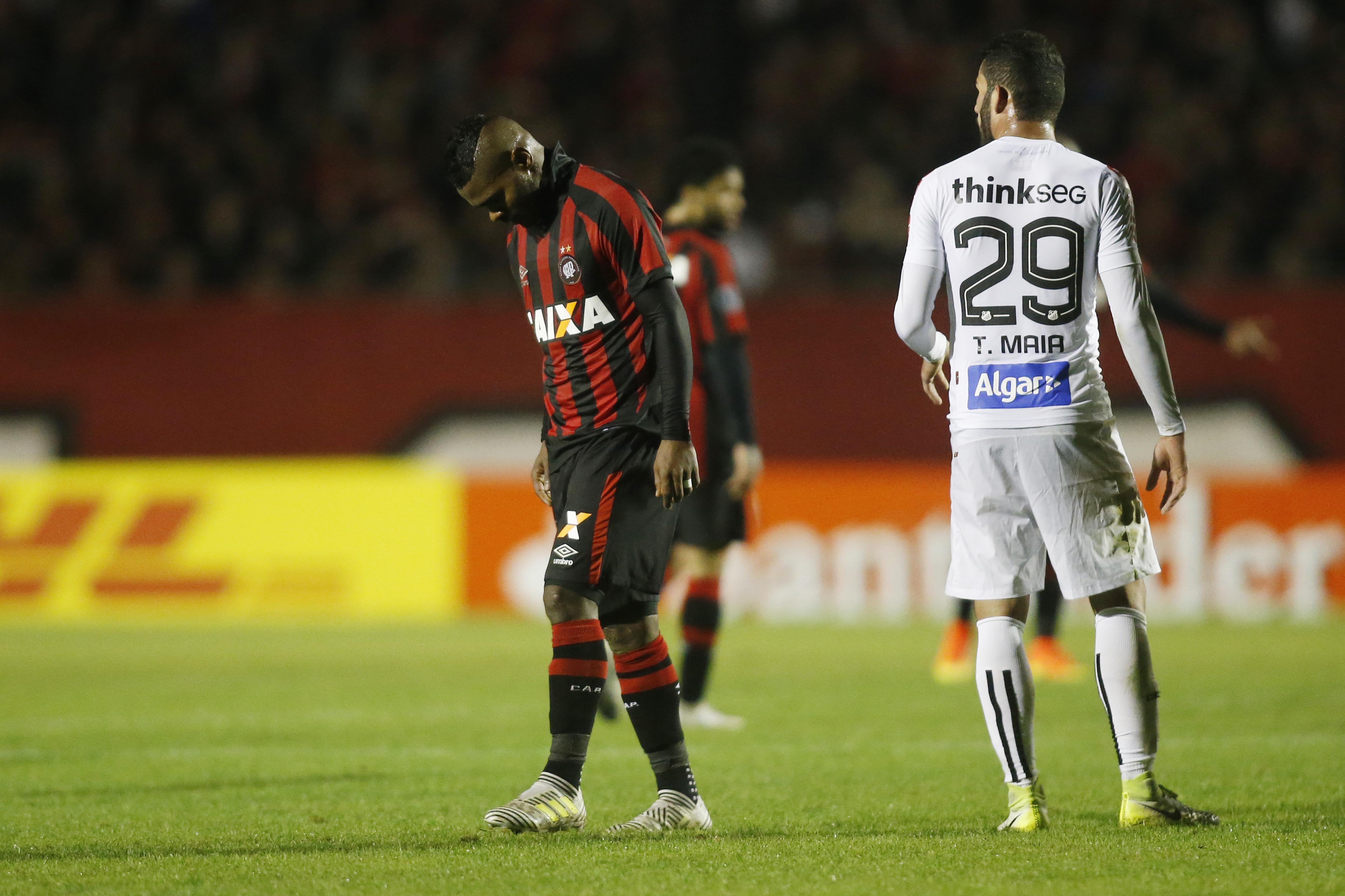 Nikão abriu o placar do duelo com um bonito chute de fora da área. | Albari Rosa/Gazeta do Povo