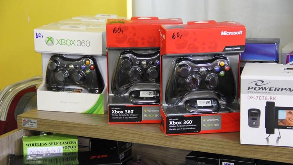 Bazar tem celulares a partir de R$ 80 em Curitiba Acessórios para videogames também estão disponíveis | Reprodução/Bazar da Pró-Renal