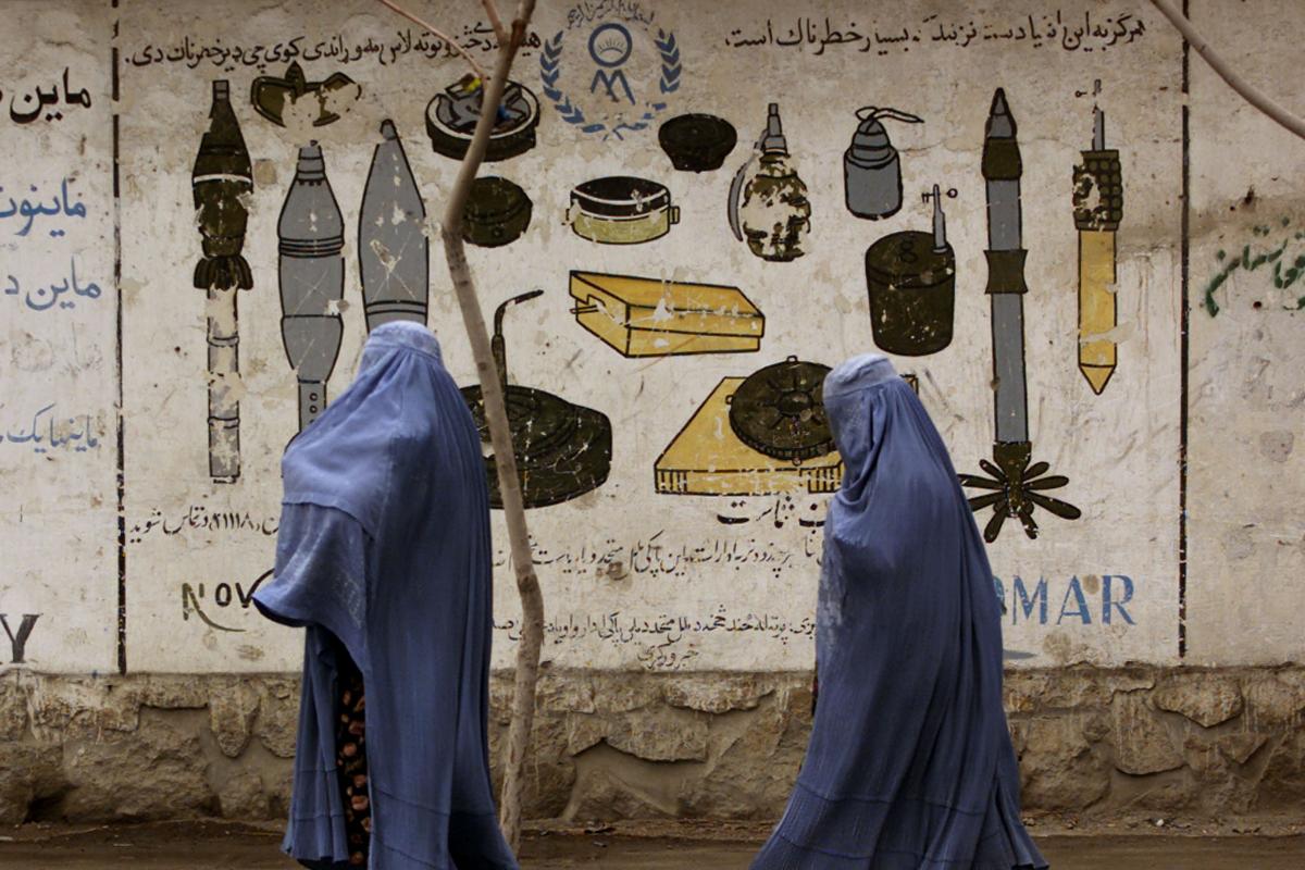 Mulheres afegãs usando burca; registros de violência em Ghor são assustadores | ML/MARIO LAPORTA