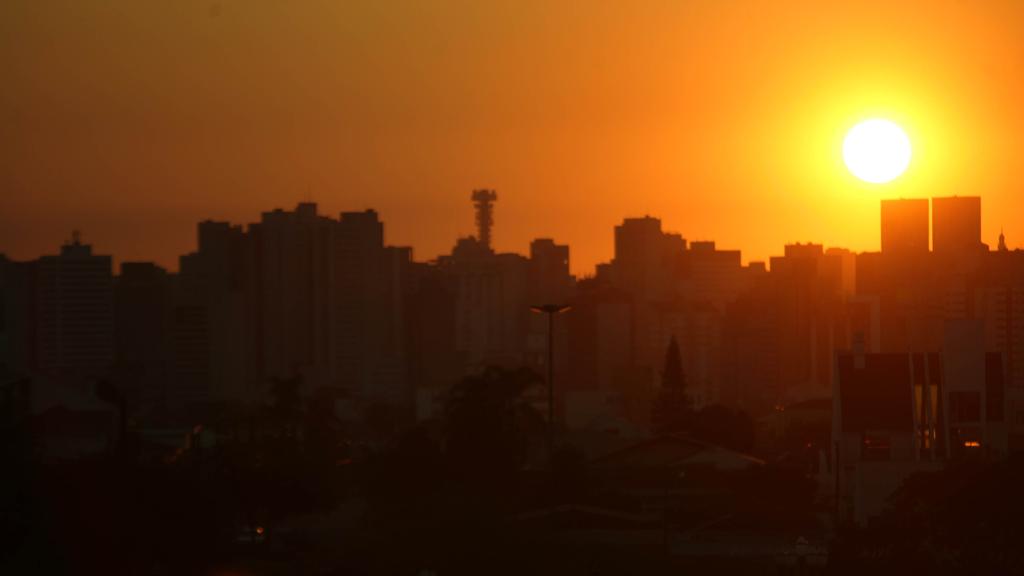 Sol vai reinar em uma semana com grande amplitude térmica | Ivonaldo Alexandre/Gazeta do Povo