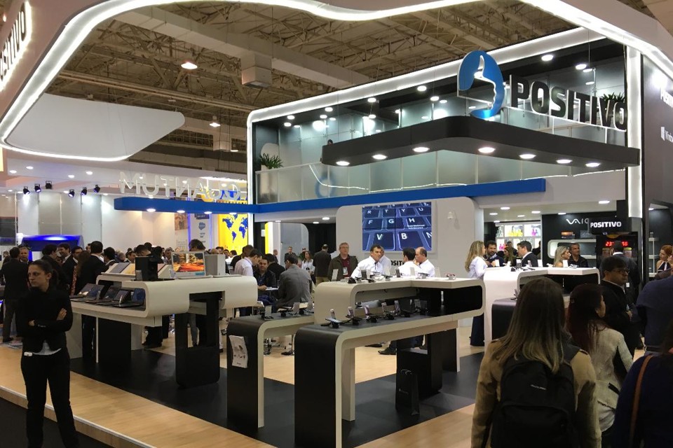 Estande da Positivo na Eletrolar Show 2017, em São Paulo | Rodrigo GhedinGazeta do Povo