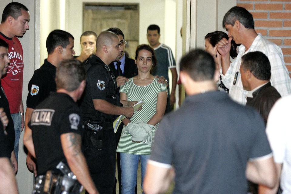Anna Carolina Jatobá, condenada por matar a enteada, Isabella Nardoni, quando se apresentou à polícia, em 2008. | Nilton Fukuda/Agência Estado/Arquivo
