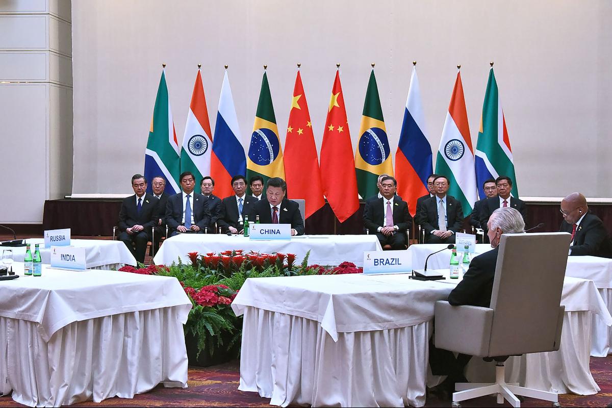 Presidentes dos países que compõe o Brics fazem reunião informal antes da cúpula do G-20 na Alemanha | HANDOUTAFP